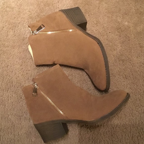 Shoes - 💋Buy2 Get1 FREE Faux suede ankle booties sz 9 NEW